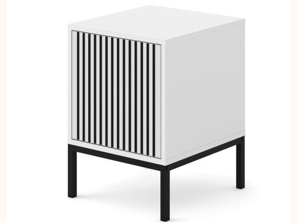 Szafka nocna w kolorze białym z ryflowanym frontem i czarnymi nogami