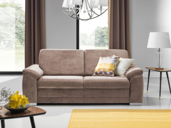 Różowa sofa z dekoracyjną poduszką w nowoczesnym salonie