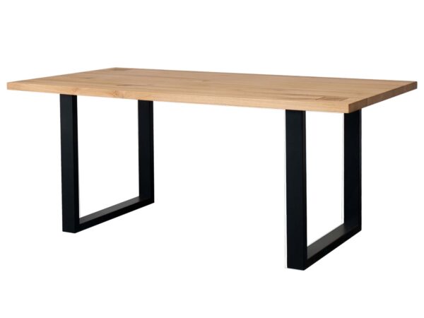 Blat drewniany z czarną podstawą – minimalistyczny stół z dekoracjami