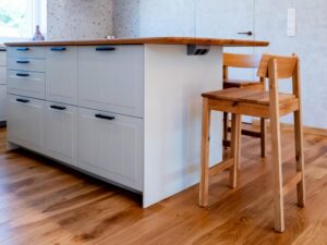 miniaturka Stołek Barowy Bellamy z Litego Dębu