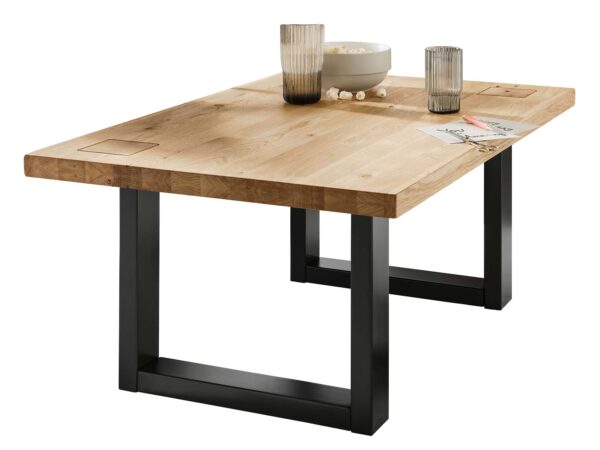 Blat stołu z jasnego drewna i czarnymi nogami – geometryczne wykończenie