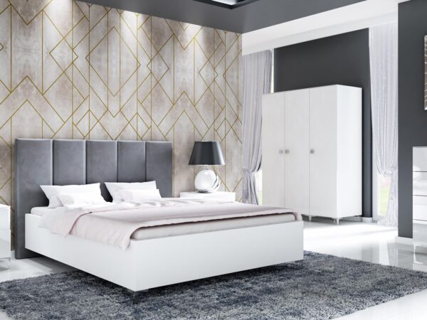 Białe łóżko tapicerowane z pikowanym zagłówkiem, sypialnia glamour