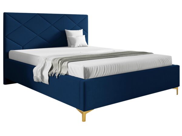 Granatowe łóżko z wysokim zagłówkiem i złotymi detalami