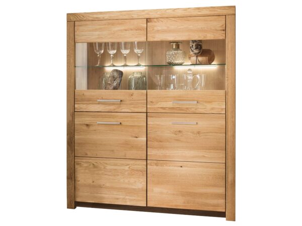 Komoda z przeszklonym segmentem i strefą na kieliszki – elegancja drewna