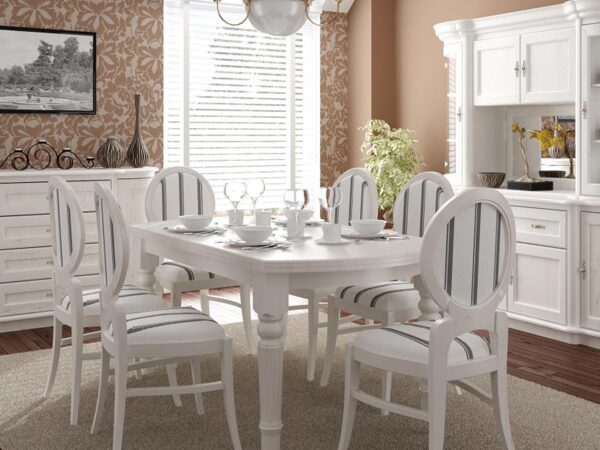 Biała jadalnia z owalnym stołem i tapicerowanymi krzesłami