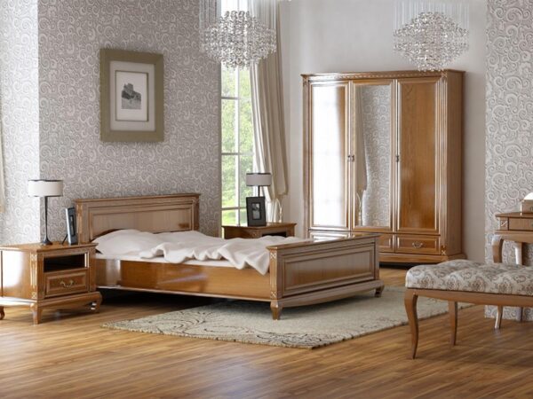 Aranżacja sypialni z drewnianym łóżkiem i lustrem w stylu retro