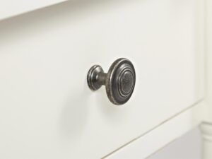 miniaturka Konsola styl Hampton z drewnianymi akcentami – Avola