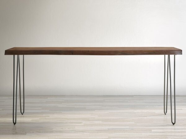 Stół drewniany z czarnymi metalowymi nogami typu hairpin, widok z boku