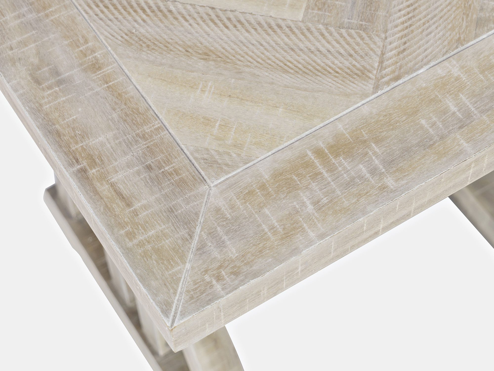 Zbliżenie na blat stołu w bielonym drewnie z widocznym wzorem jodełki Zbliżenie na blat stołu w bielonym drewnie z widocznym wzorem jodełki