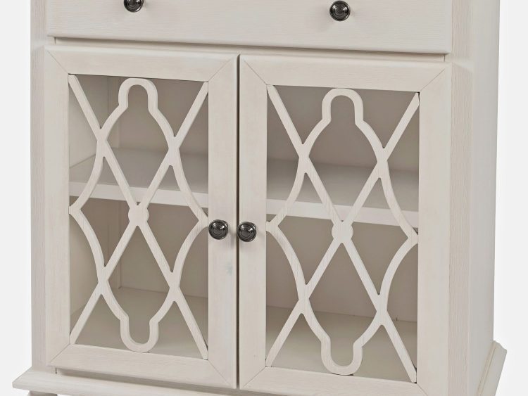 Komoda biała z blatem drewnianym, dwiema drzwiczkami przeszklonymi i ozdobnymi uchwytami