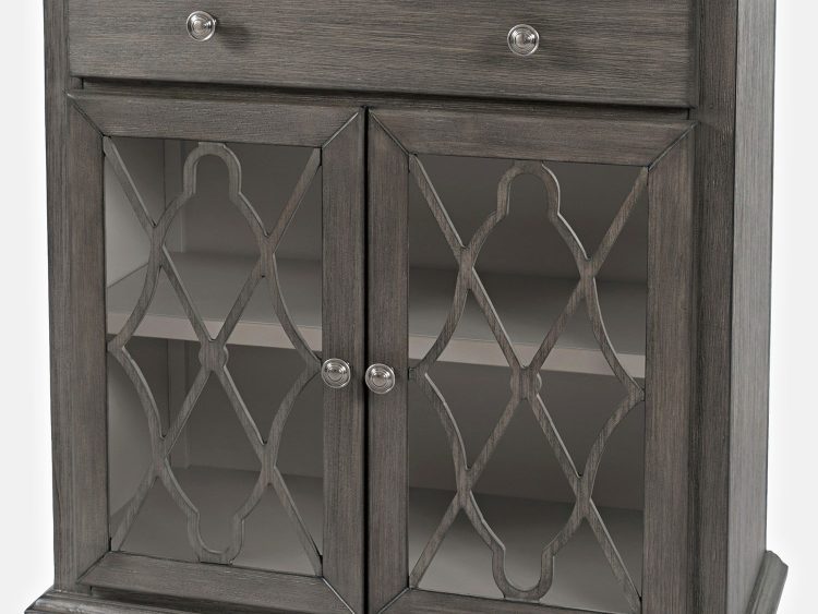 Komoda szara z przeszklonymi frontami i ozdobnymi uchwytami, styl vintage