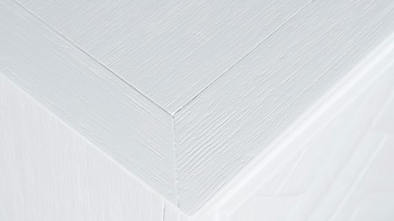 miniaturka Biała Komoda Intarsjowane Drzwi Złote Uchwyty – Avola