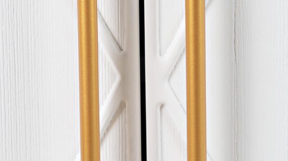 miniaturka Biała Komoda Glamour ze Złotymi Nogami – Avola