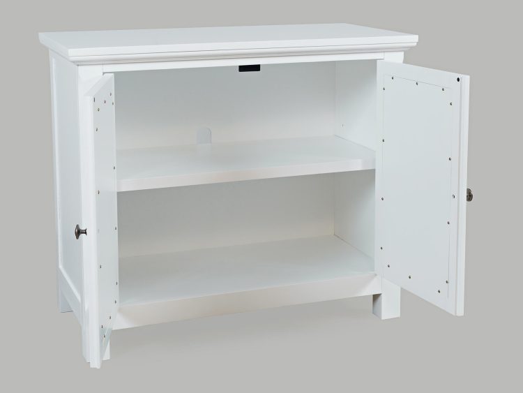 Wnętrze białej komody z półką