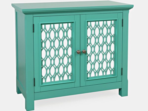 Komoda turkusowa w stylu vintage z ażurowymi drzwiczkami i ozdobnym wykończeniem