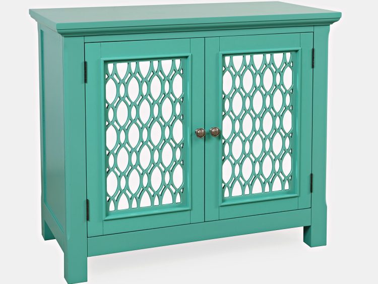 Komoda turkusowa w stylu vintage z ażurowymi drzwiczkami i ozdobnym wykończeniem