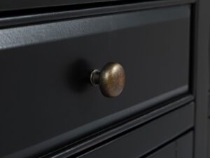 miniaturka Granatowa komoda z delikatnymi zdobieniami – Avola