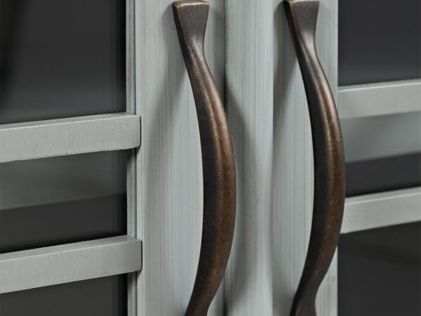 Uchwyty meblowe w kolorze postarzanego metalu