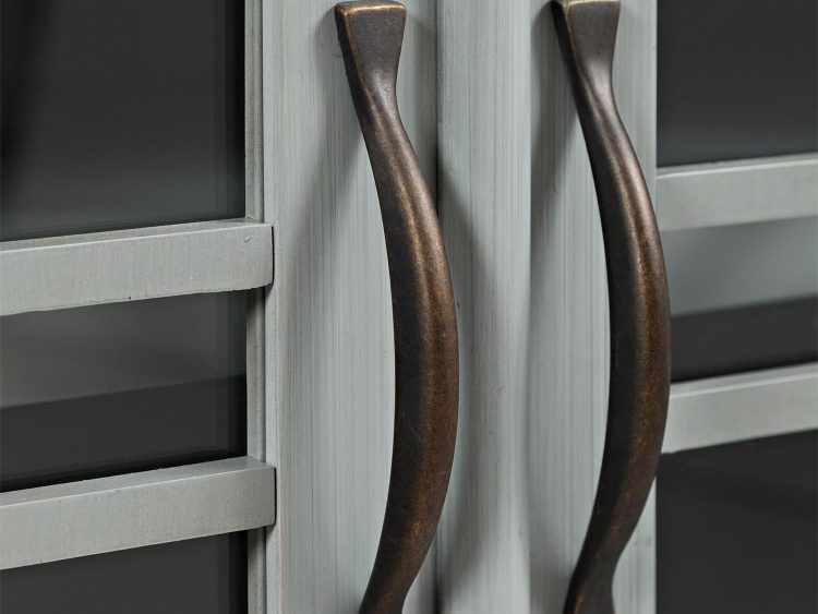 Uchwyty meblowe w kolorze postarzanego metalu