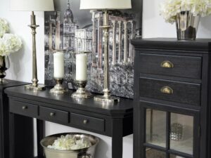 miniaturka Czarna konsola klasyczna z uchwytami mosiężnymi – Siena