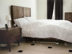 miniaturka Konsola z litego drewna i 3D frontami w stylu retro – Willowbrook