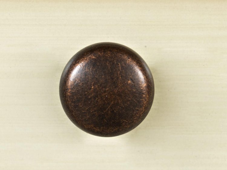 Gałka meblowa w kolorze brązowym o klasycznym kształcie