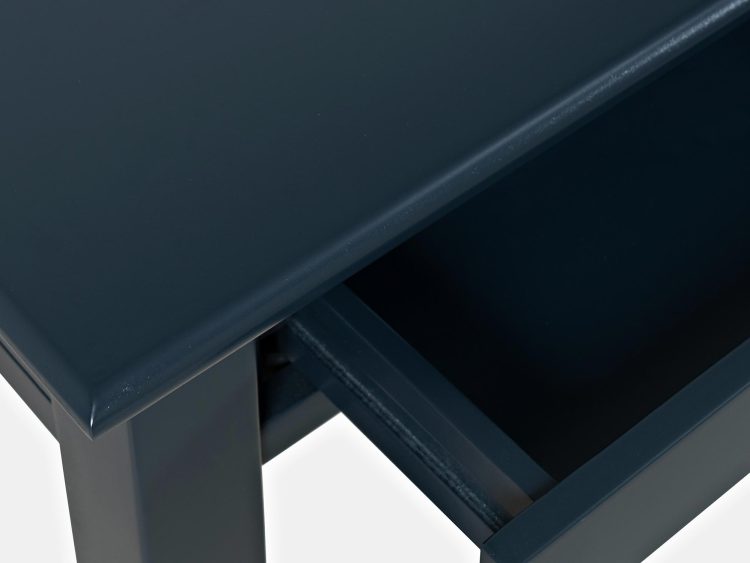 Detal blatu biurka w kolorze granatowym z szufladą