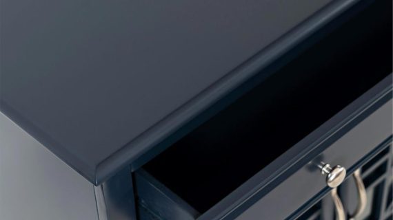 miniaturka Ciemnografitowa Komoda z Subtelnymi Akcentami – Avola