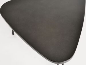 miniaturka Stolik retro z czarnym blatem imitującym kamień – Mondo