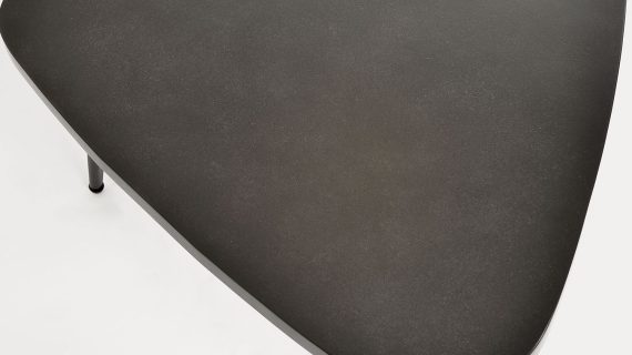 miniaturka Stolik retro z czarnym blatem imitującym kamień – Mondo