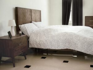 miniaturka Zestaw Ashton Łóżko 140cm Szafki Nocne Intarsjowane – Willowbrook