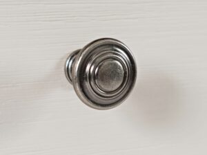 miniaturka Kremowa Konsola Hampton Brązowy Blat Szuflady – Avola