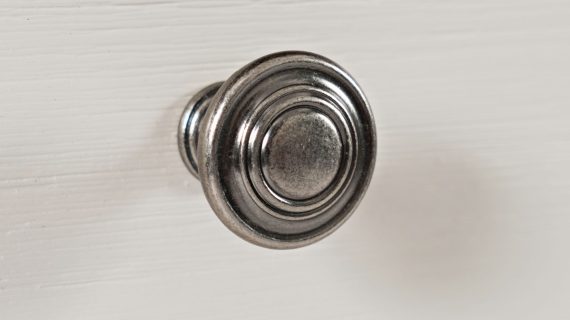 miniaturka Kremowa Konsola Hampton Brązowy Blat Szuflady – Avola