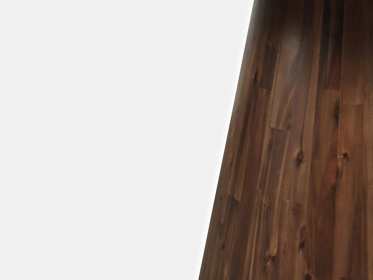 Okrągły stół drewniany w stylu rustykalnym z masywną podstawą