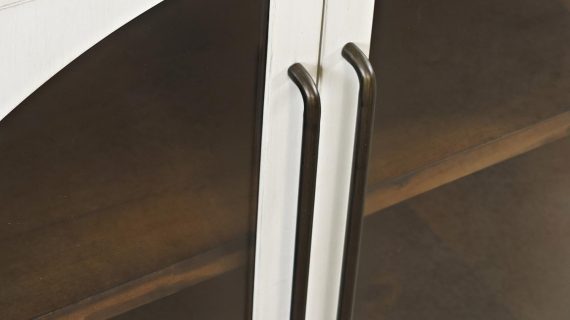 miniaturka Biała Komoda Sześć Przeszklonych Drzwi – Avola