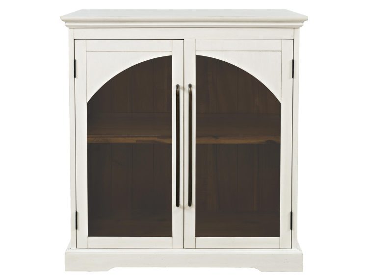Biała komoda z drzwiczkami w łukowatym kształcie i przeszklonymi panelami