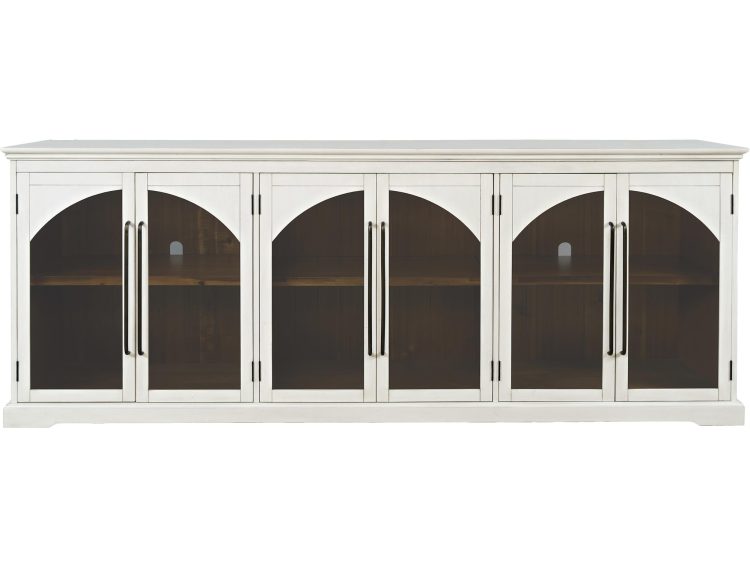 Biała komoda z przeszklonymi drzwiczkami i ciemnym wnętrzem w stylu klasycznym