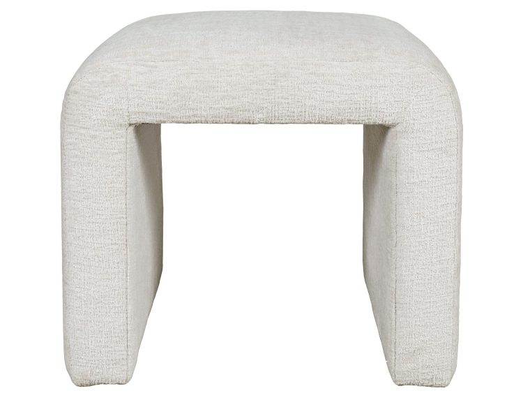 Puf w kolorze beżowym tapicerowany tkaniną boucle o miękkiej fakturze