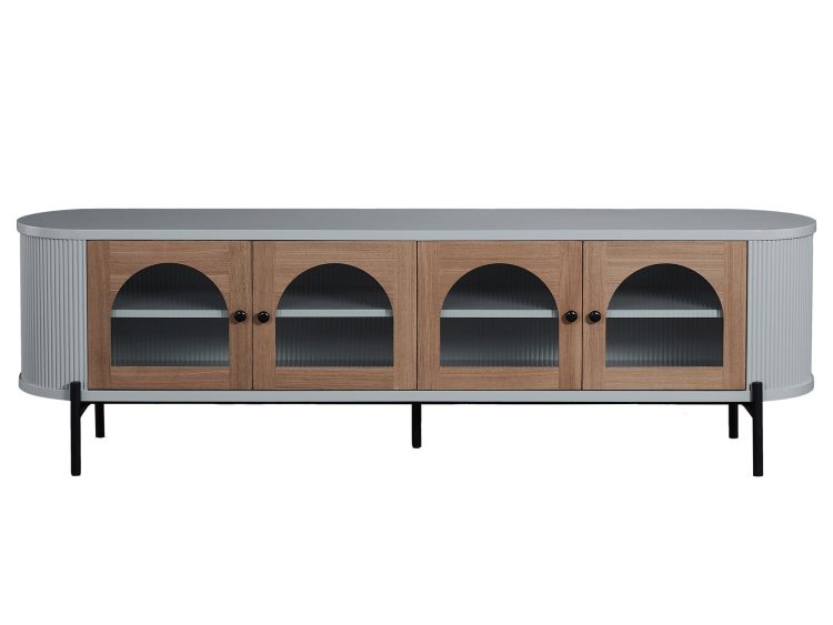 Niska komoda RTV w kolorze jasnego drewna z przeszklonymi frontami