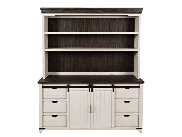 Duży kredens kuchenny w bielonym drewnie z półkami i szafkami