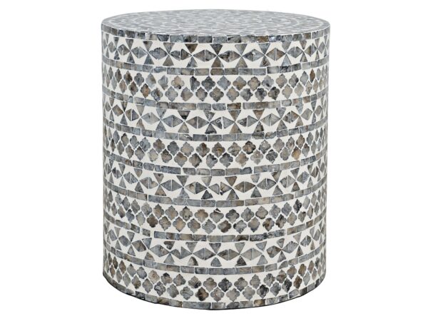 Szary stolik z muszli morskiej