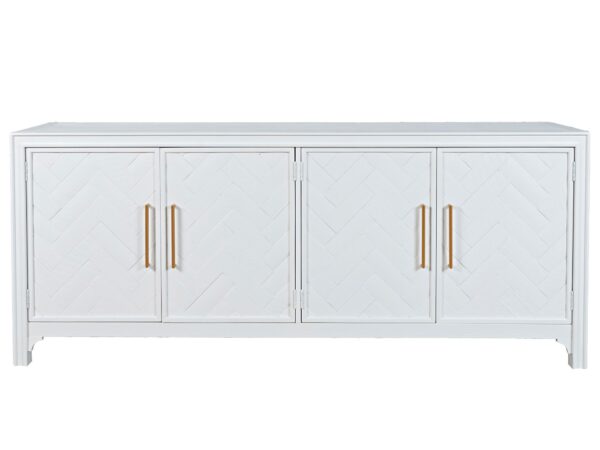 Front białej komody z ozdobnym frezem i złotymi uchwytami