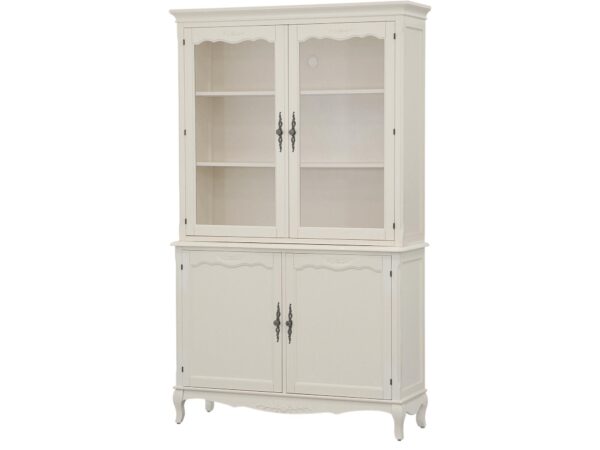 Wysoki biały kredens z przeszkleniami i dolną szafką, w stylu prowansalskim