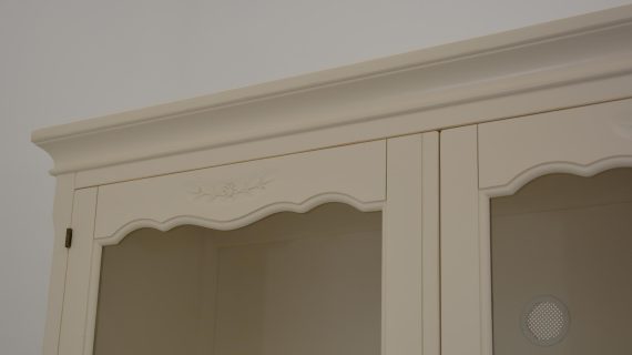 miniaturka Prowansalski Kredens Gięte Nóżki Antyczna Biel – Dijon