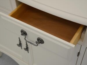 miniaturka Prowansalska Komoda Antyczna Biel Ozdobne Uchwyty – Dijon