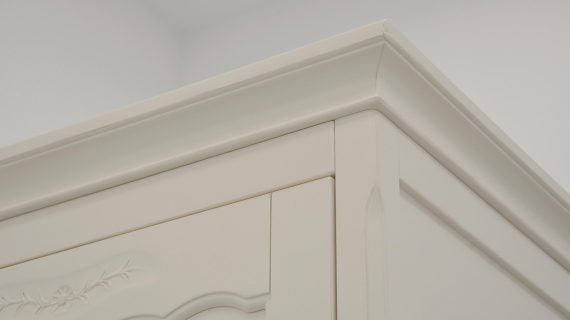 miniaturka Prowansalska Szafa Biała z Giętymi Nóżkami – Dijon