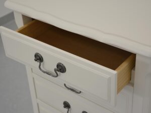 miniaturka Antyczna Biała Komoda Prowansalska Frezowane Krawędzie – Dijon