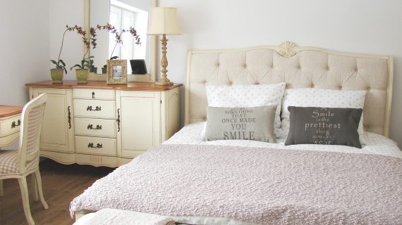 miniaturka Ławka w stylu prowansalskim z tapicerowanym siedziskiem – Verona