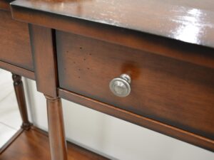 miniaturka Konsola Hampton z efektem kornikowania – Avola