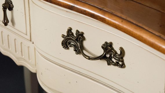 miniaturka Komoda z litego drewna z miodowym blatem w stylu prowansalskim – Verona